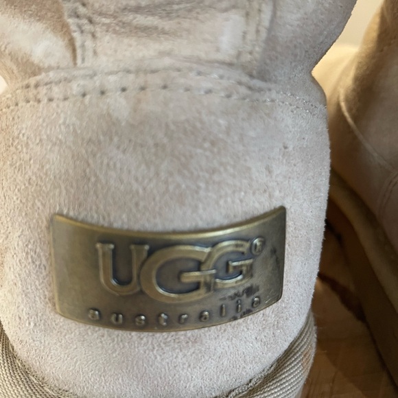 UGG Tan Shearling Winter Boots - Picture 6 of 16